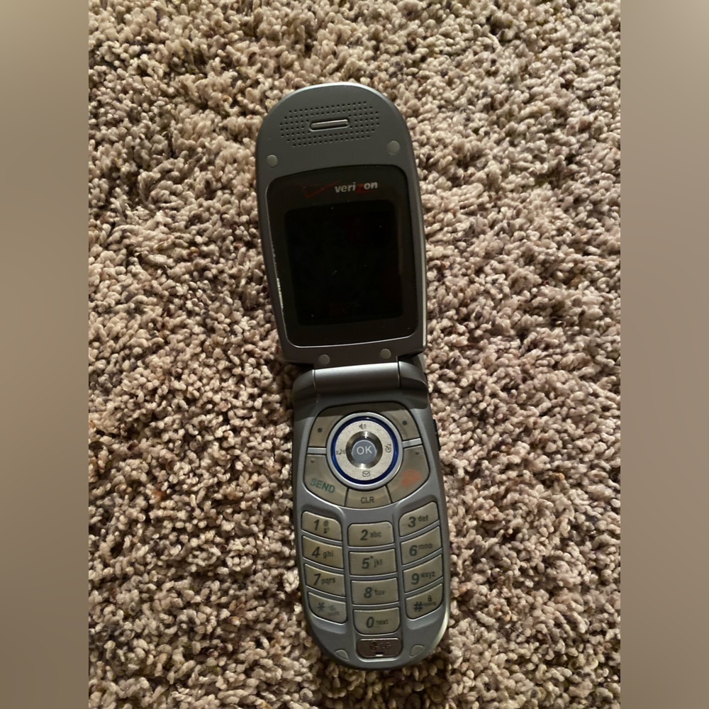 LG VX3400 Clamshell Flip Phone Cell Phone + Charger Vintage Retro Y2K - Picture 7 of 17